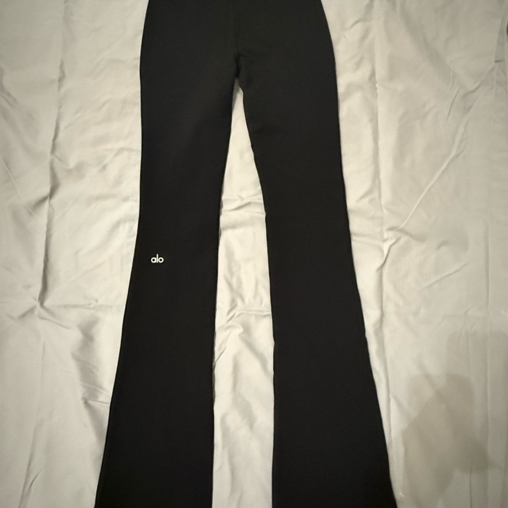 NWOT- Alo Airbrush High Waist Flutter Leggings. XXS